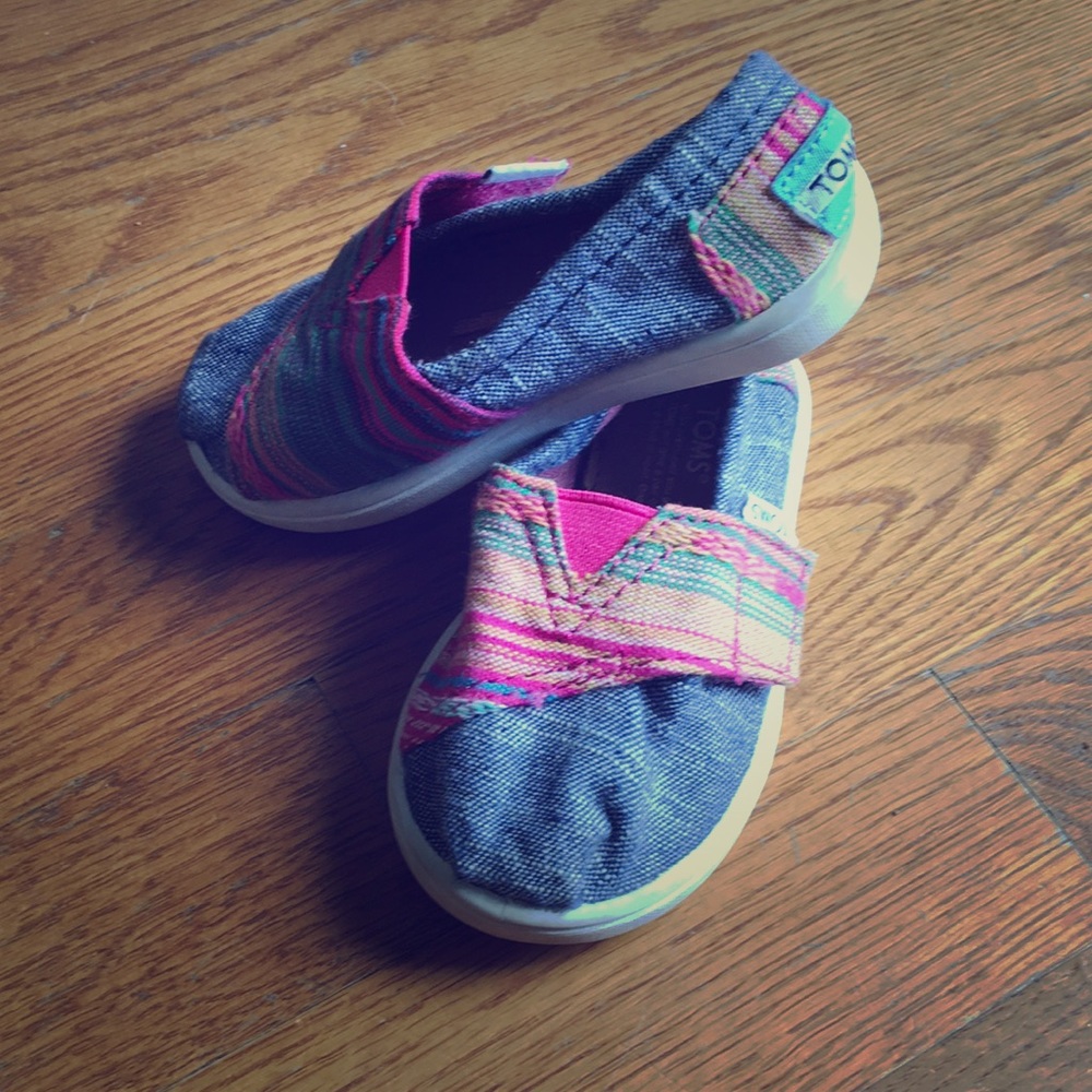 TOMS Tiny Classics size toddler 5